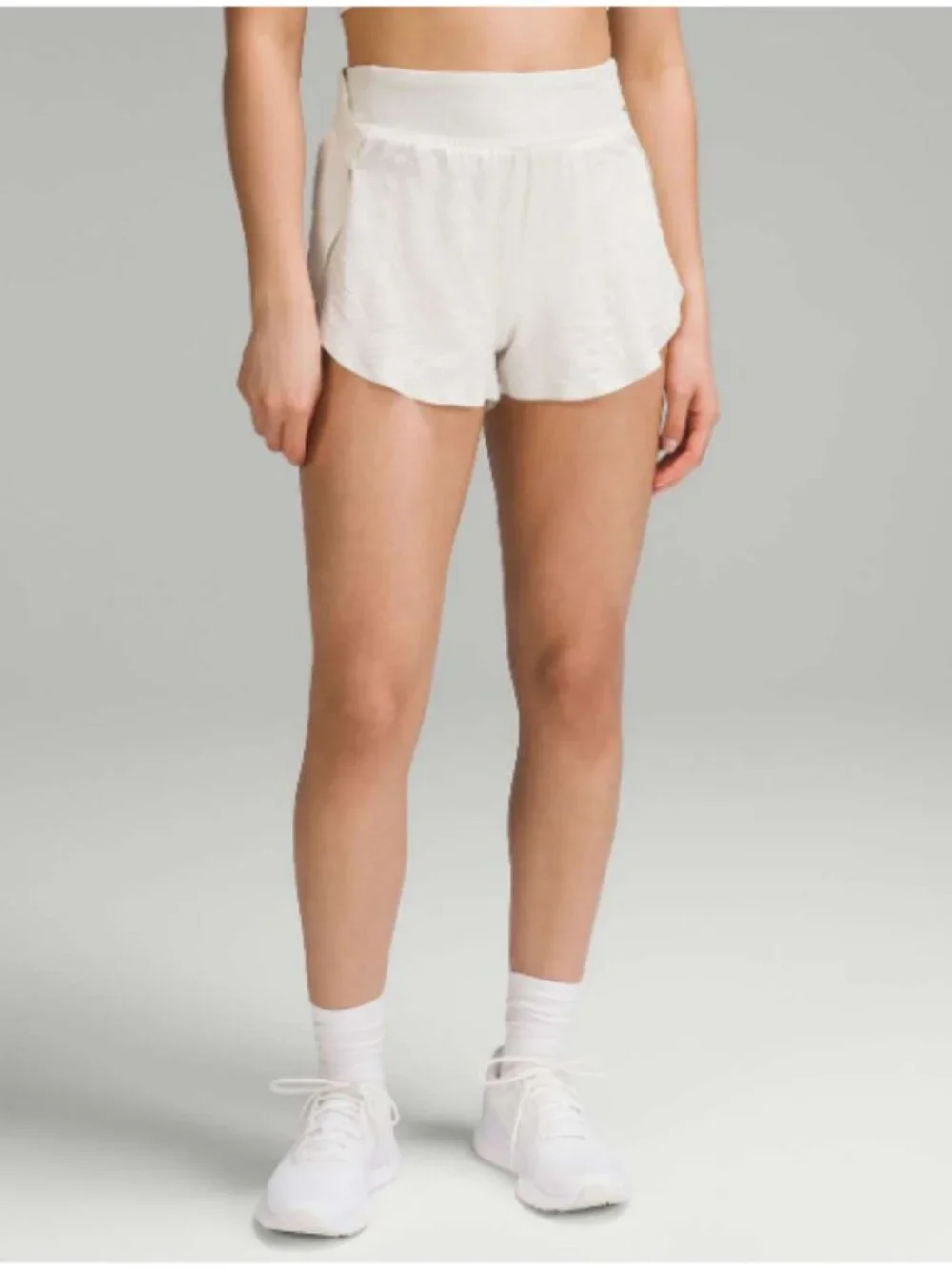 Lululemon Fast and Free HR Short, Airflow Emboss Mini Bone, size 8